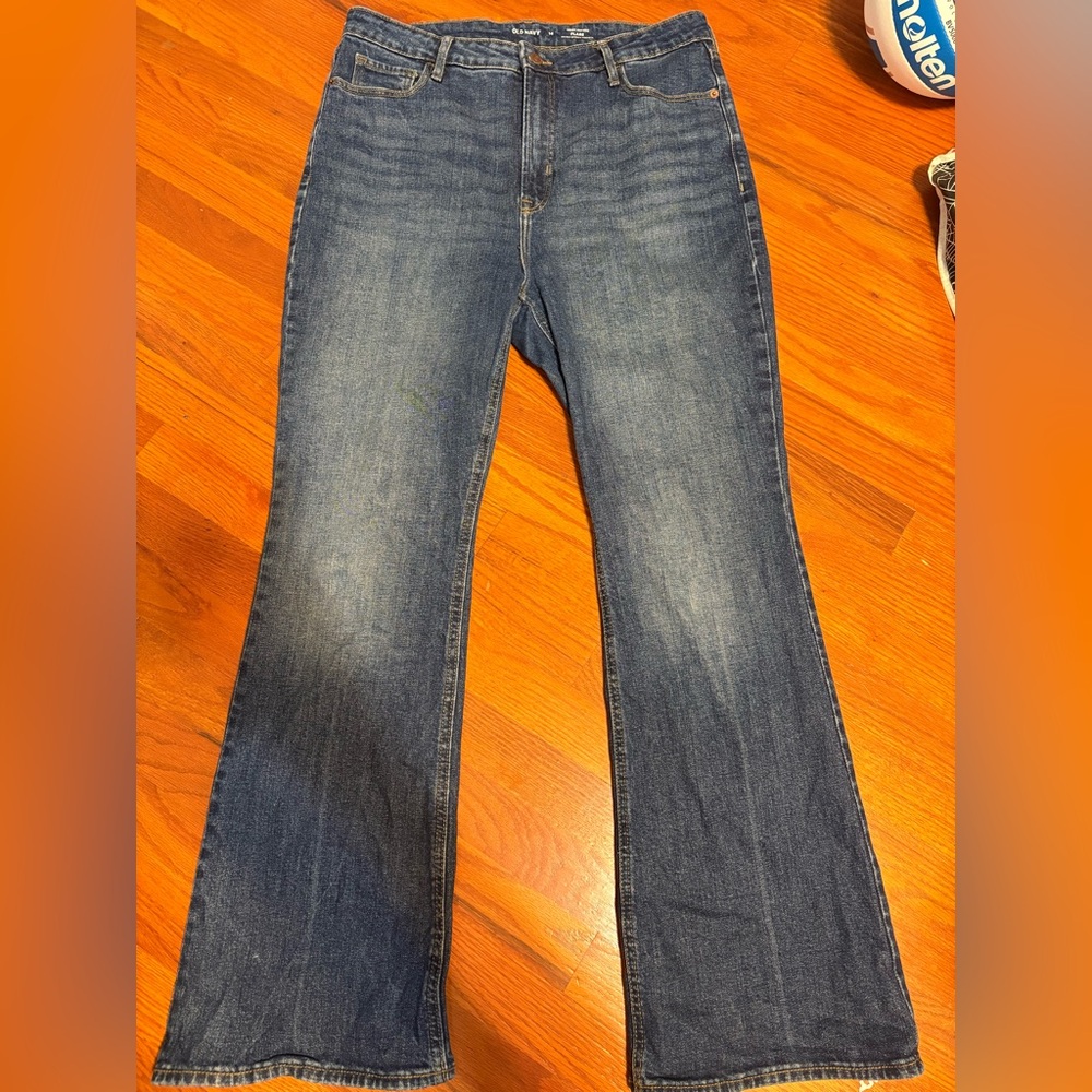 Old Navy Women’s Higher high rise flare jeans only worn once